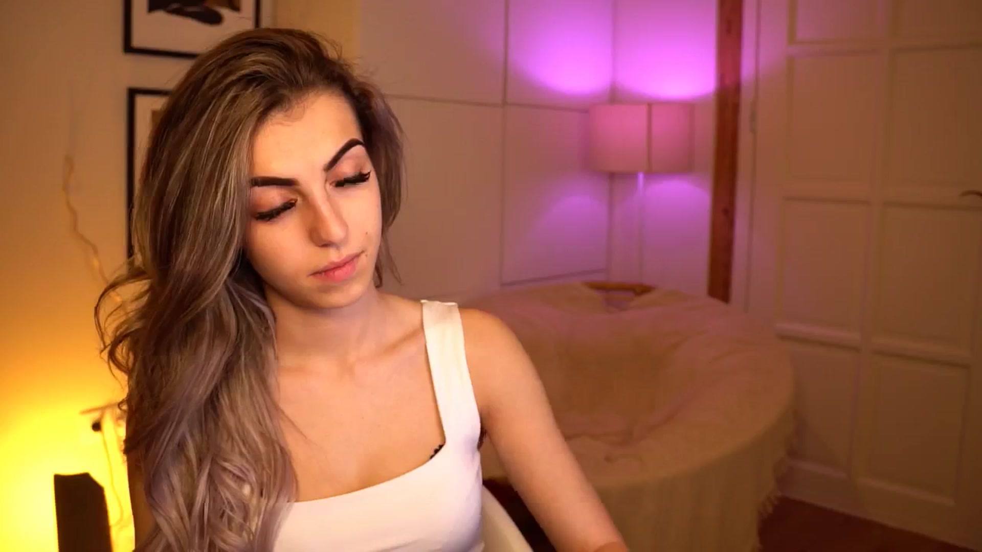 Gallery image thumbnail from lovlybambi's myfreecams stream on, 05/07/2024, 16:00 image 18 of 20