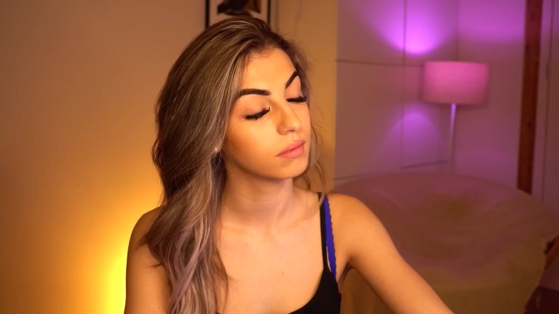 Gallery image thumbnail from lovlybambi's myfreecams stream on, 05/08/2024, 15:40 image 12 of 20