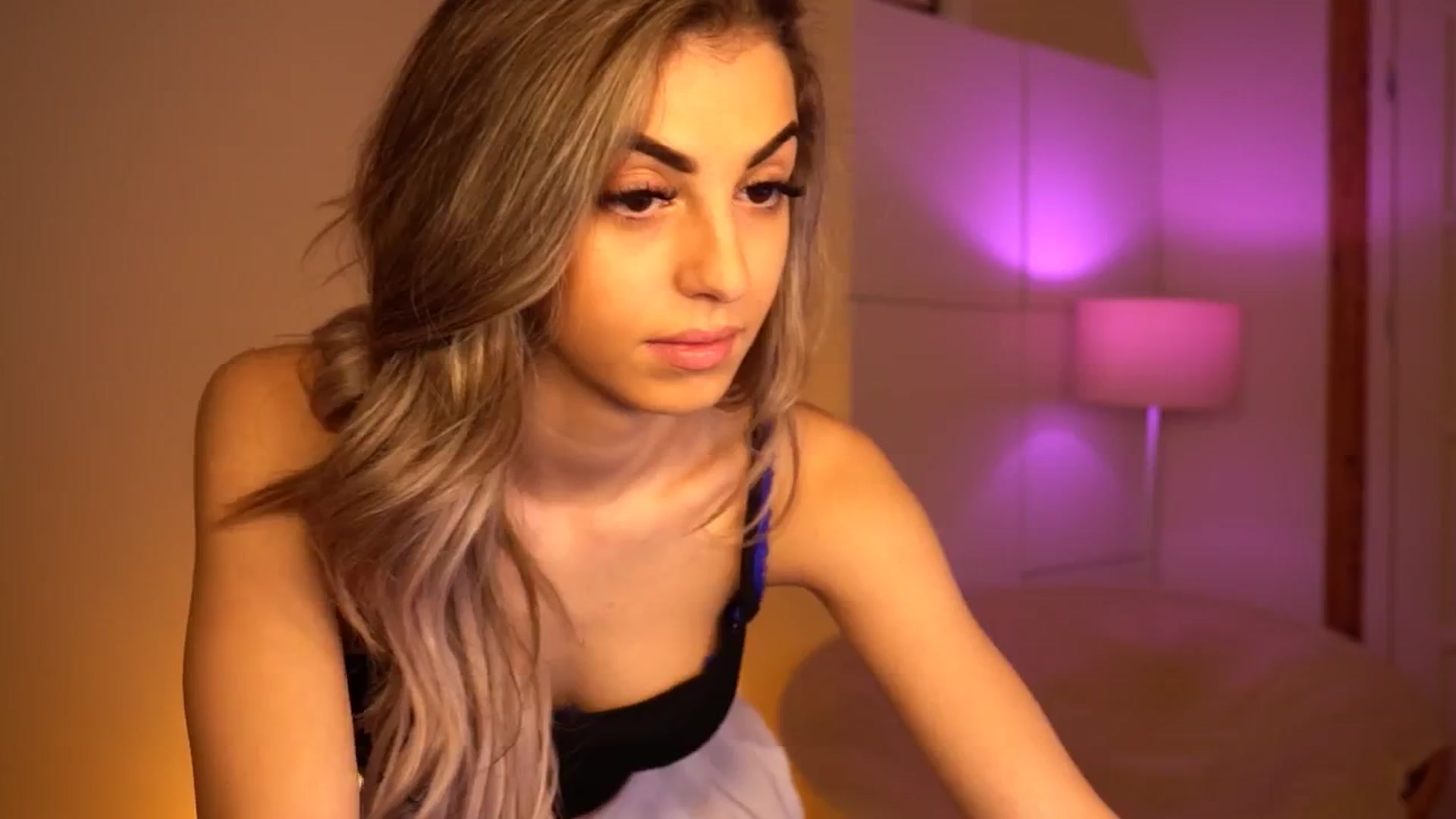 Gallery image thumbnail from lovlybambi's myfreecams stream on, 05/08/2024, 15:40 image 15 of 20