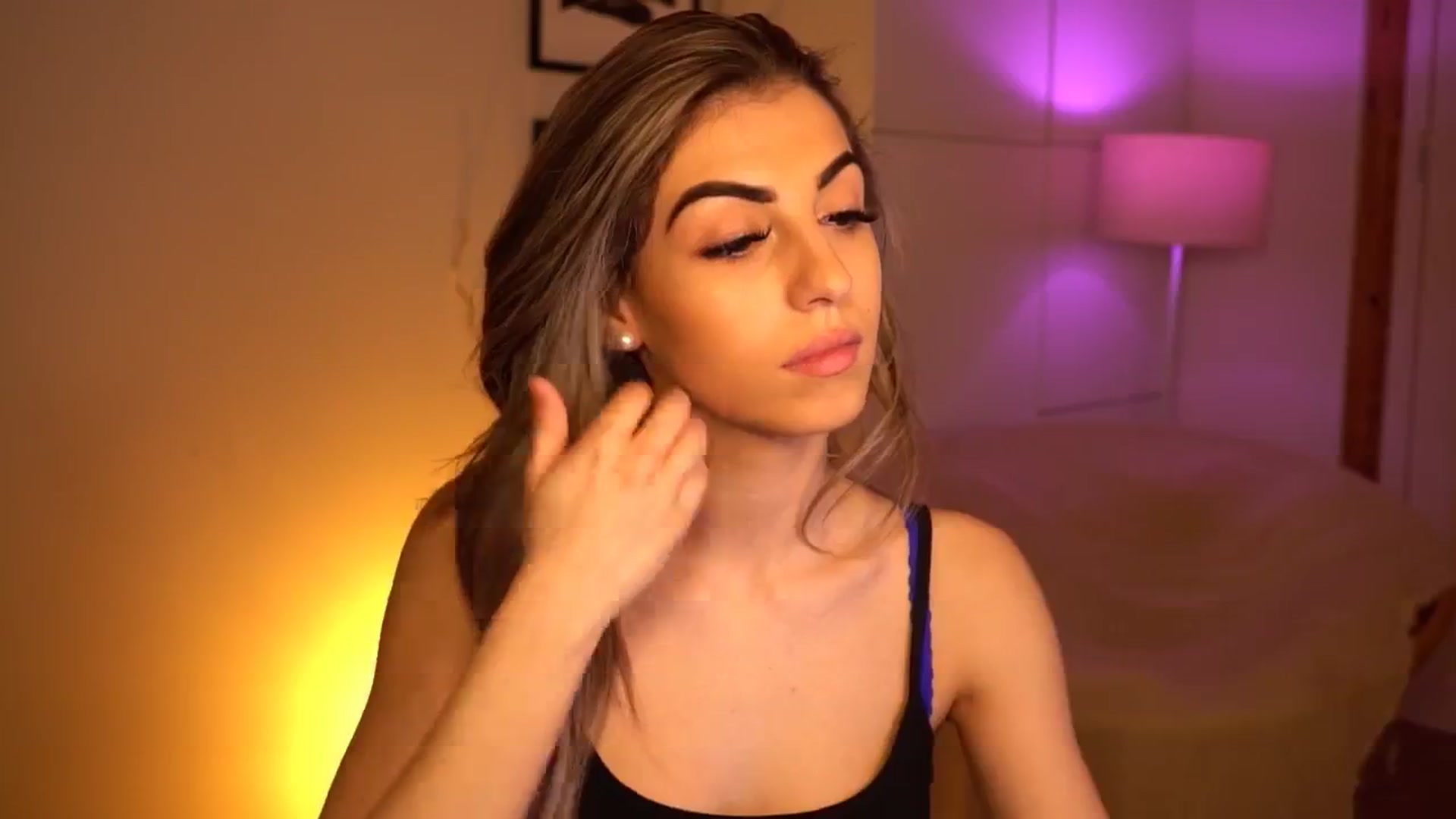 Gallery image thumbnail from lovlybambi's myfreecams stream on, 05/08/2024, 15:40 image 2 of 20