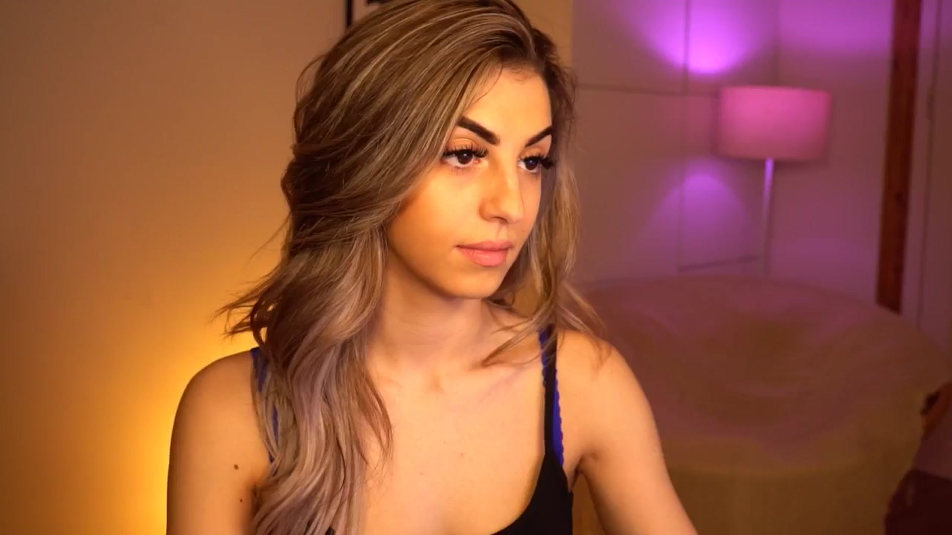 Gallery image thumbnail from lovlybambi's myfreecams stream on, 05/08/2024, 15:40 image 1 of 20