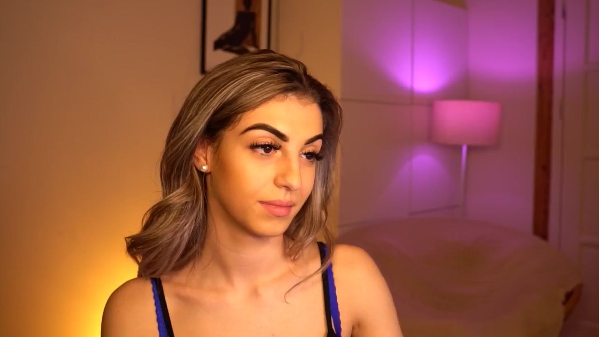 Gallery image thumbnail from lovlybambi's myfreecams stream on, 05/08/2024, 16:48 image 10 of 20