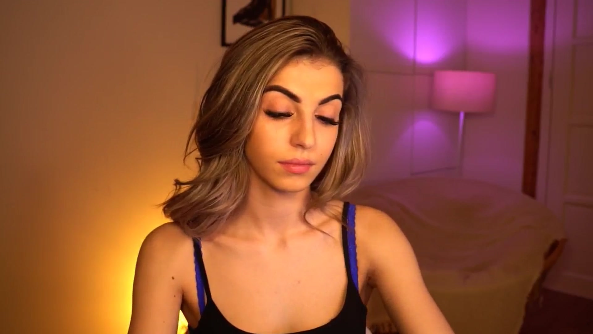 Gallery image thumbnail from lovlybambi's myfreecams stream on, 05/08/2024, 18:22 image 10 of 20