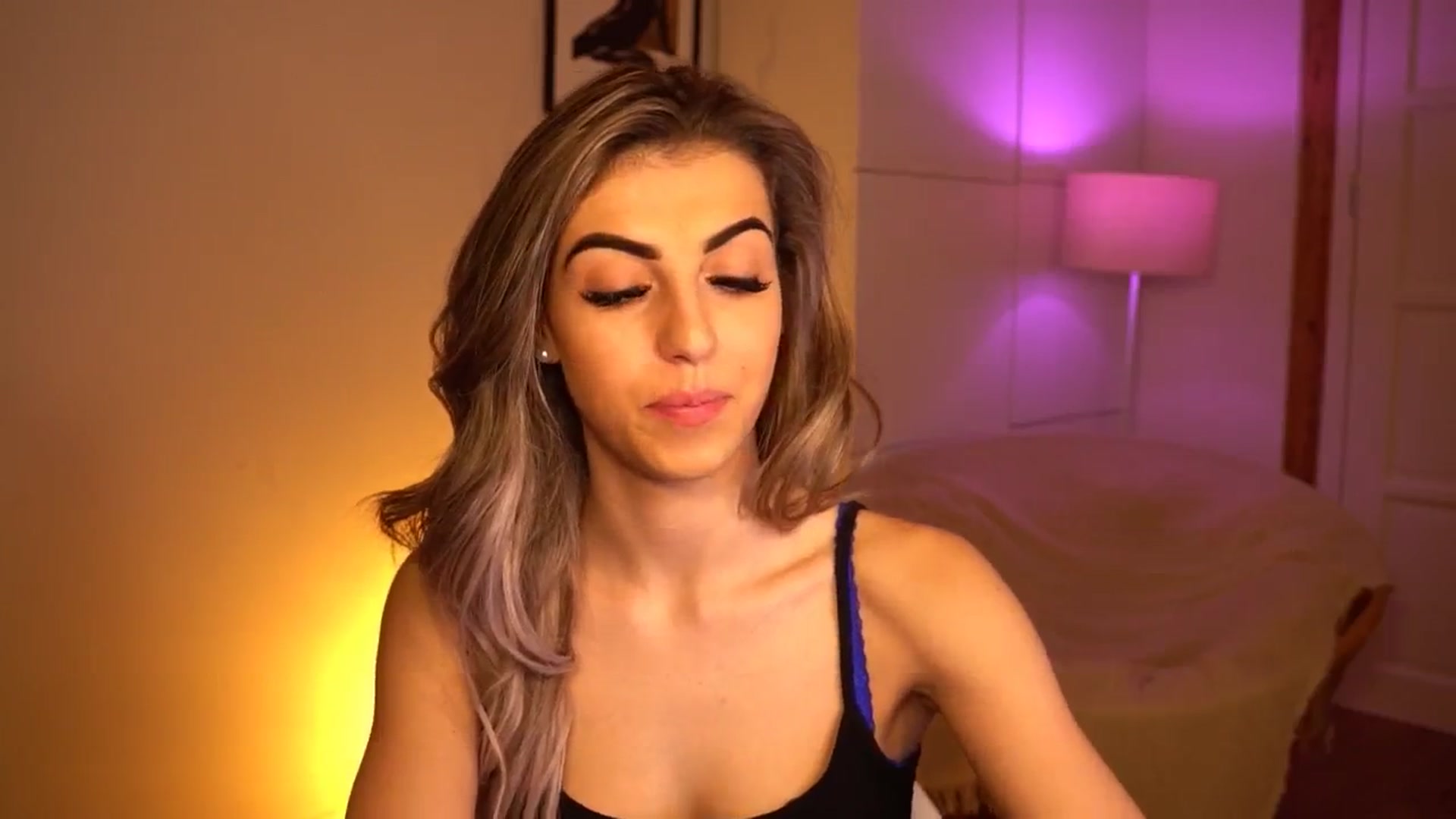 Gallery image thumbnail from lovlybambi's myfreecams stream on, 05/08/2024, 18:22 image 18 of 20
