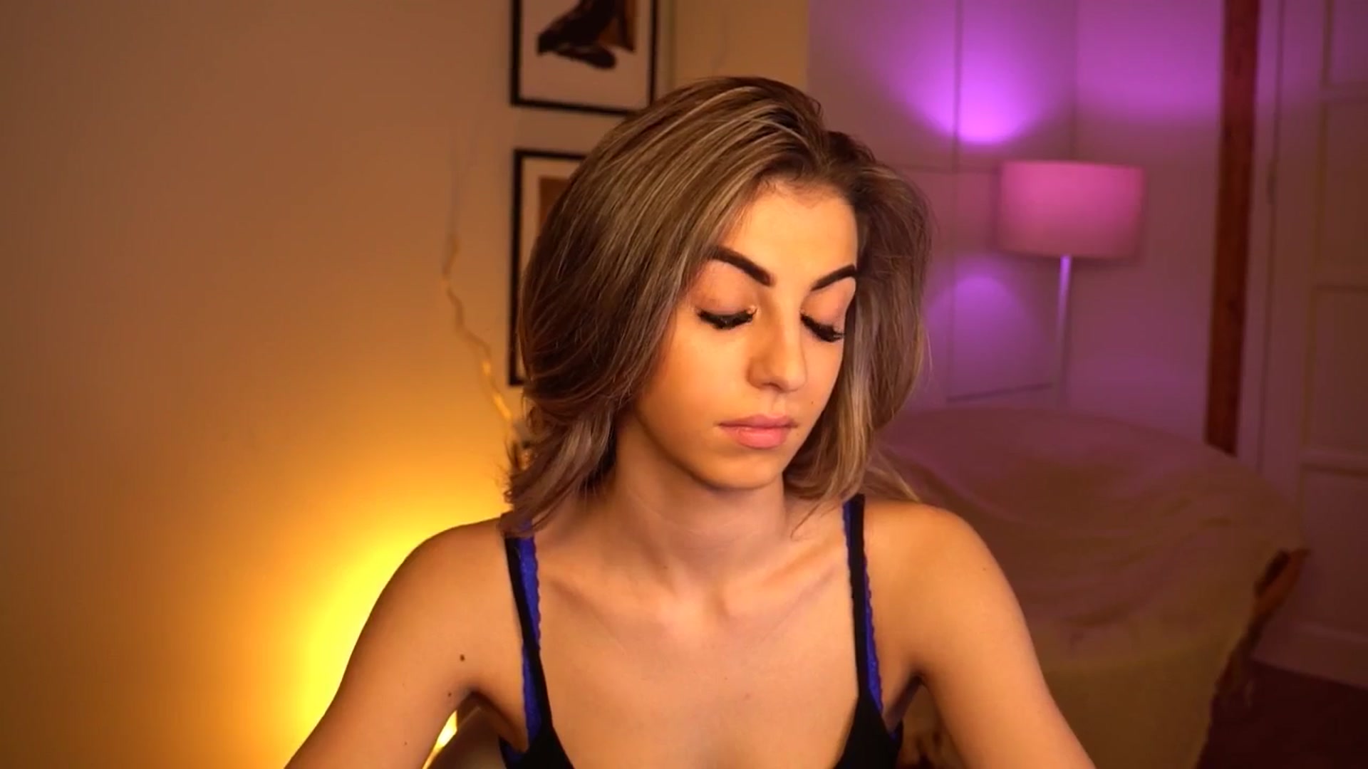 Gallery image thumbnail from lovlybambi's myfreecams stream on, 05/08/2024, 18:22 image 19 of 20
