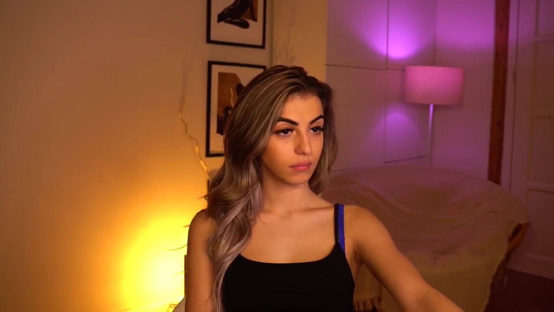 Gallery image thumbnail from lovlybambi's myfreecams stream on, 05/08/2024, 18:22 image 15 of 20