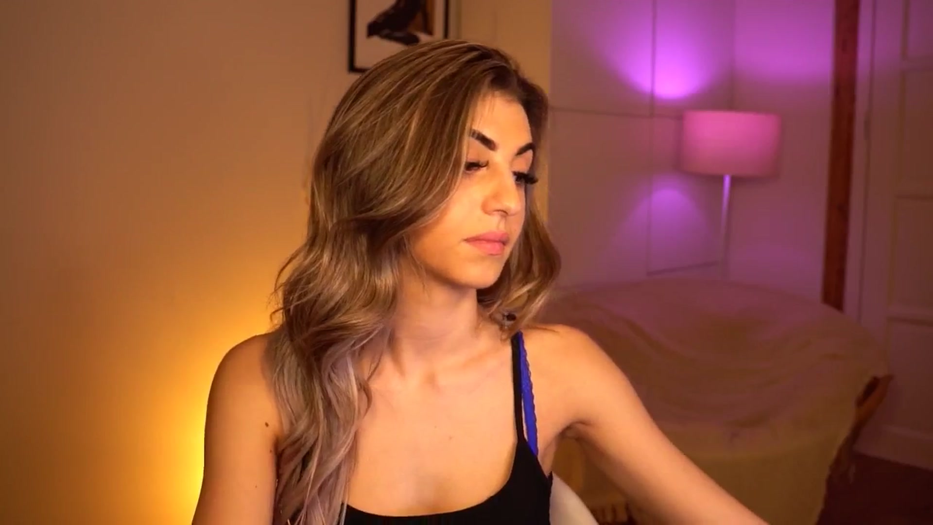 Gallery image thumbnail from lovlybambi's myfreecams stream on, 05/08/2024, 18:22 image 17 of 20