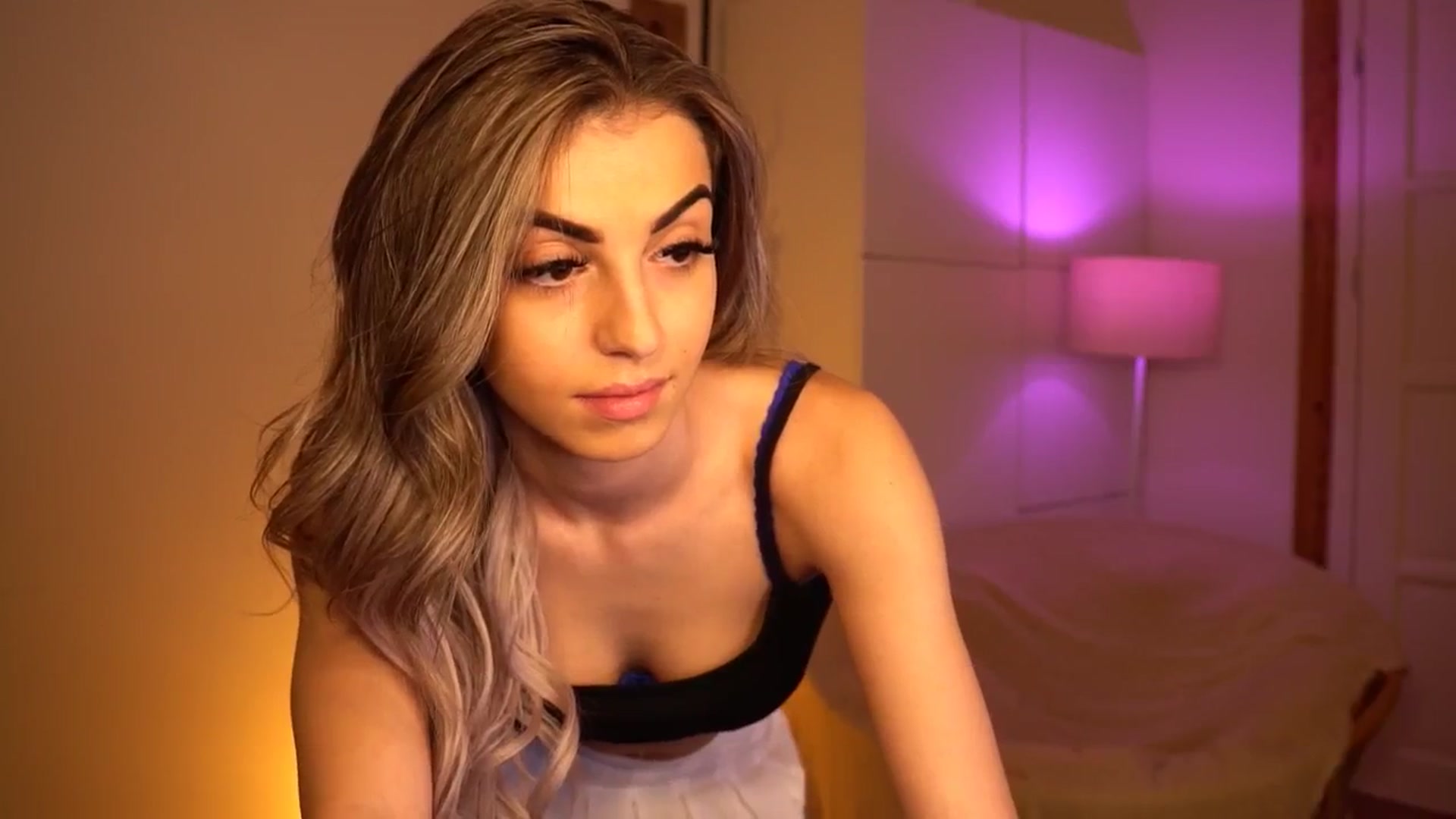 Gallery image thumbnail from lovlybambi's myfreecams stream on, 05/08/2024, 18:22 image 5 of 20
