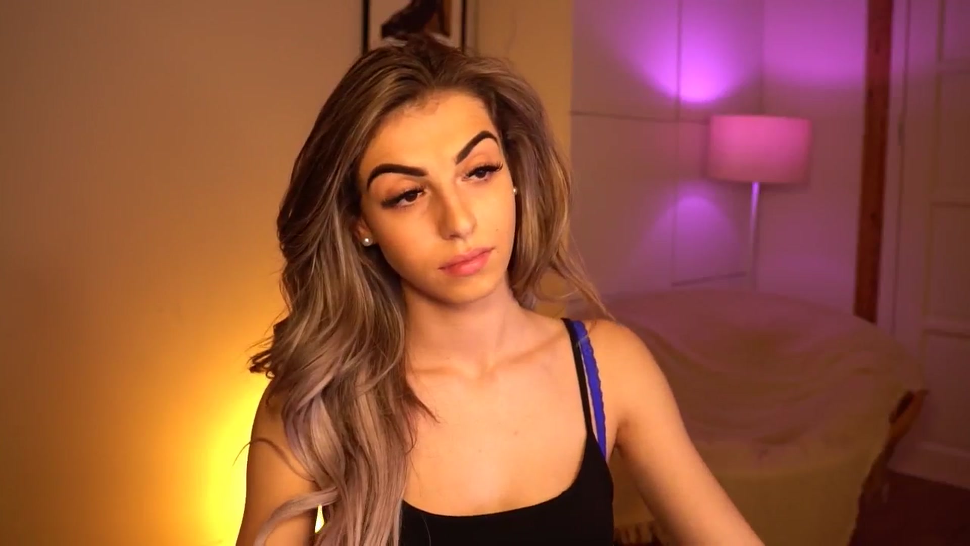 Gallery image thumbnail from lovlybambi's myfreecams stream on, 05/08/2024, 18:22 image 9 of 20