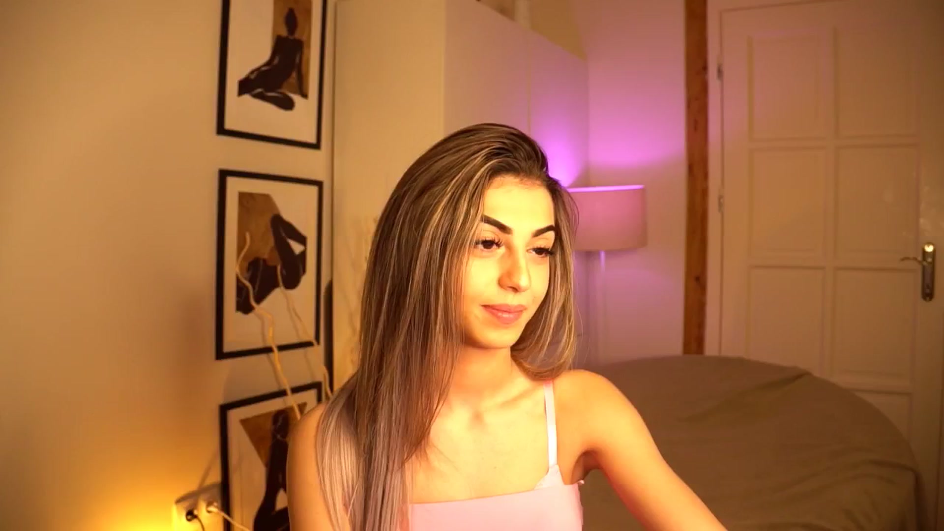 Gallery image thumbnail from lovlybambi's myfreecams stream on, 05/16/2024, 10:38 image 6 of 20
