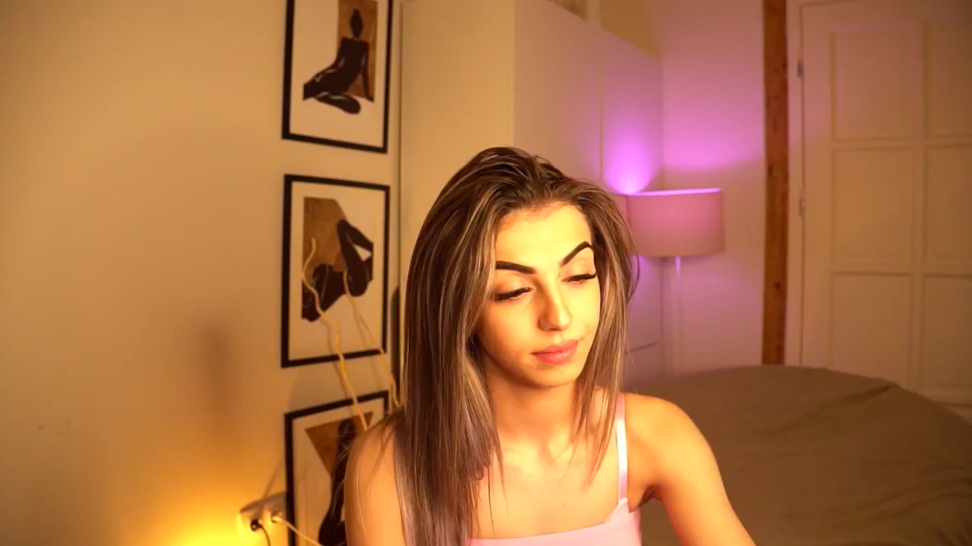 Gallery image thumbnail from lovlybambi's myfreecams stream on, 05/16/2024, 10:38 image 11 of 20