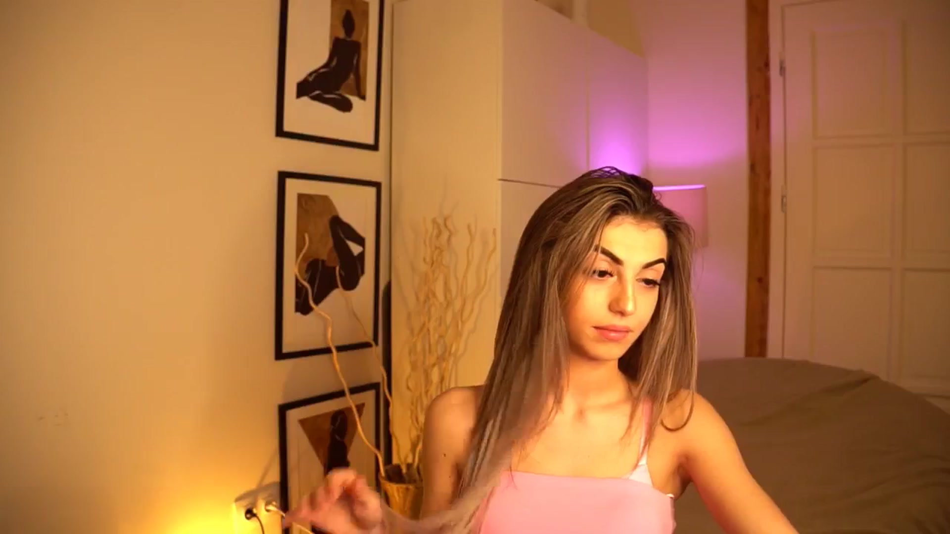 Gallery image thumbnail from lovlybambi's myfreecams stream on, 05/16/2024, 10:38 image 18 of 20