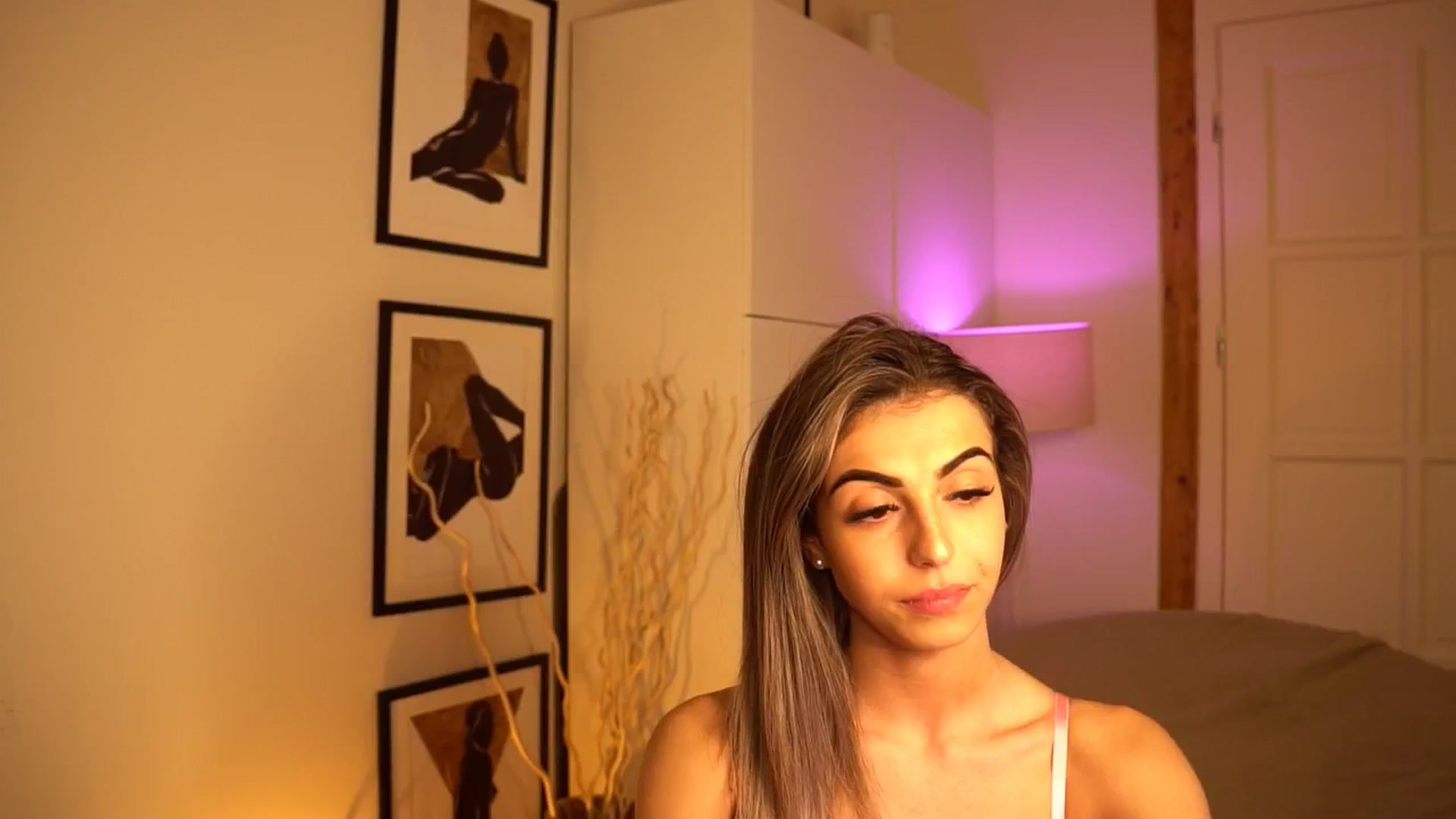 Gallery image thumbnail from lovlybambi's myfreecams stream on, 05/16/2024, 15:06 image 17 of 20