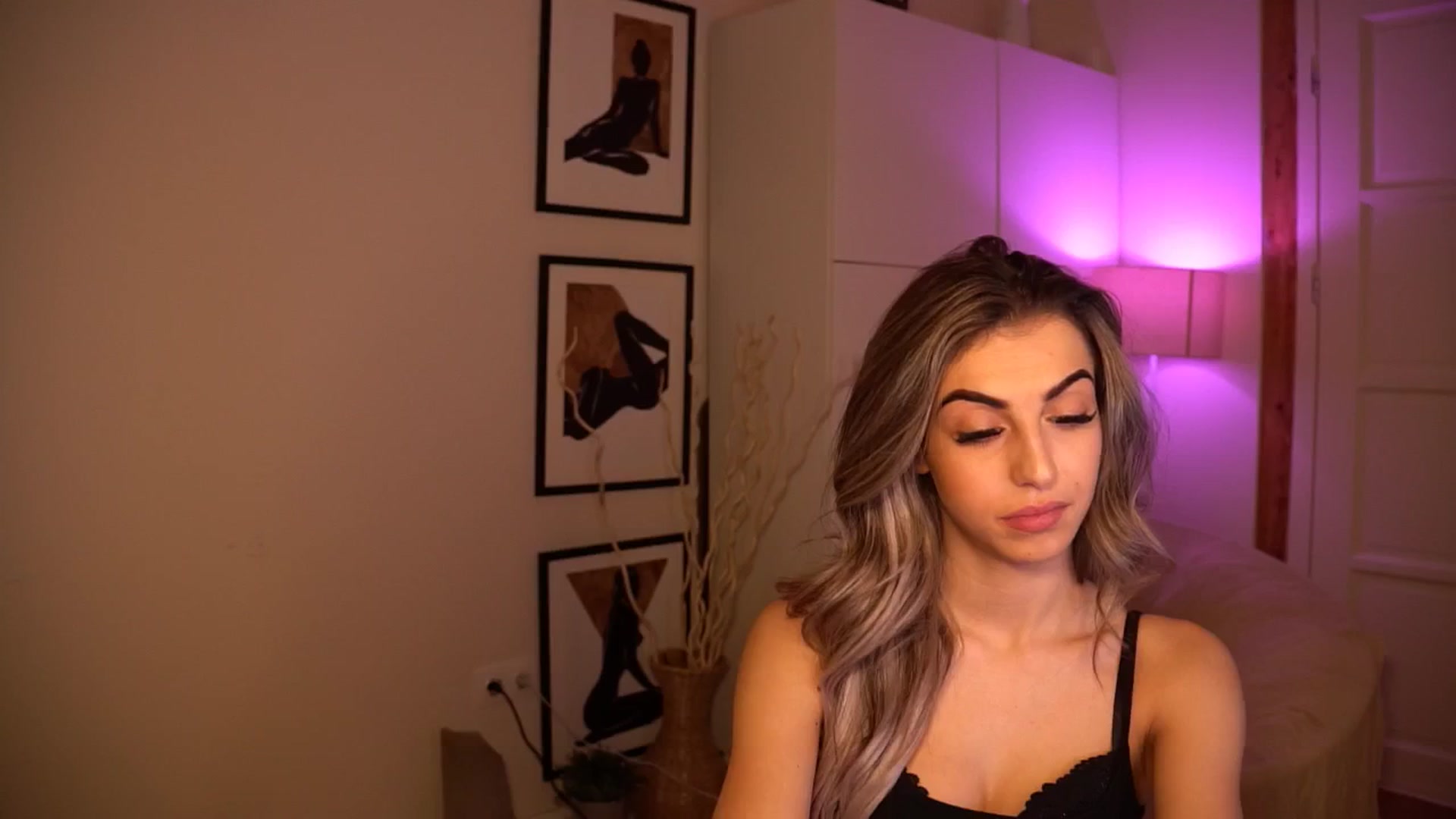 Gallery image thumbnail from lovlybambi's myfreecams stream on, 05/20/2024, 16:47 image 16 of 20