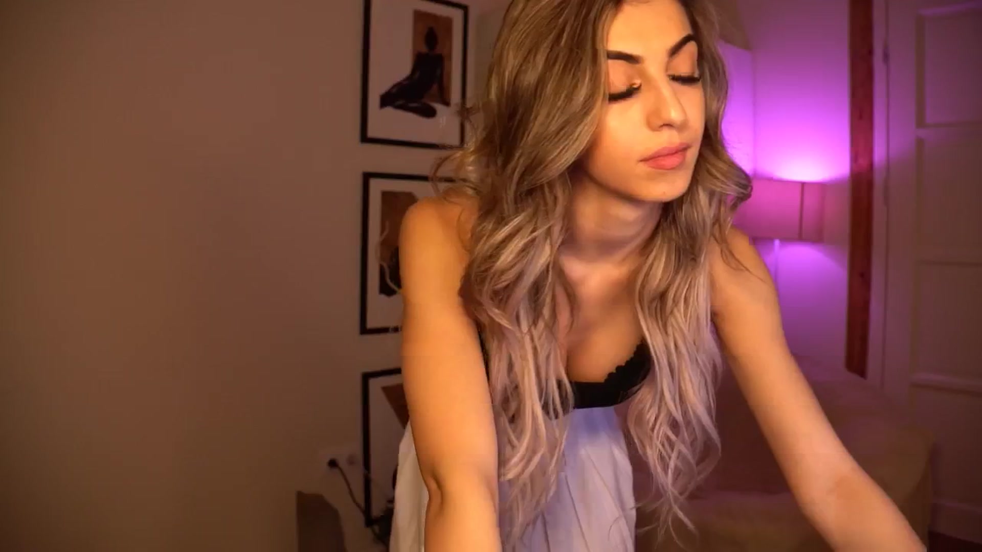 Gallery image thumbnail from lovlybambi's myfreecams stream on, 05/20/2024, 16:47 image 11 of 20