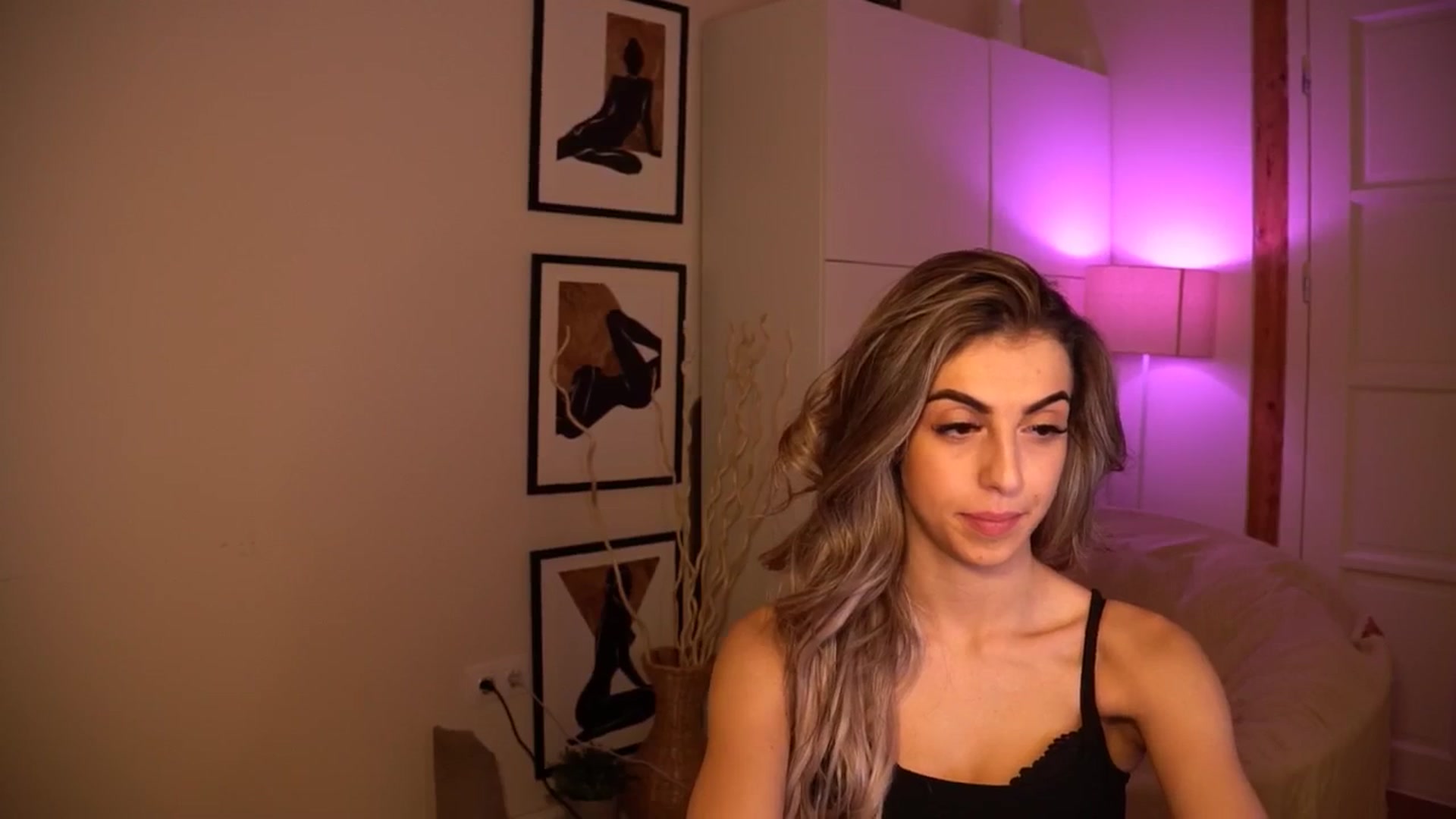 Gallery image thumbnail from lovlybambi's myfreecams stream on, 05/20/2024, 19:35 image 16 of 20