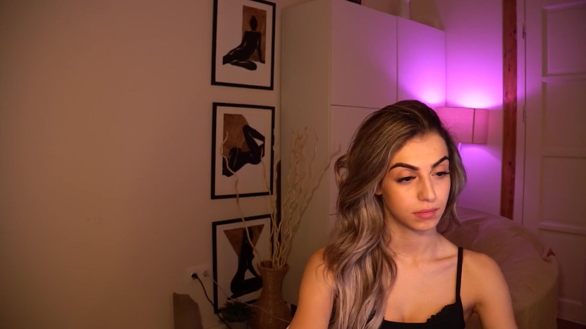 Gallery image thumbnail from lovlybambi's myfreecams stream on, 05/20/2024, 19:35 image 13 of 20
