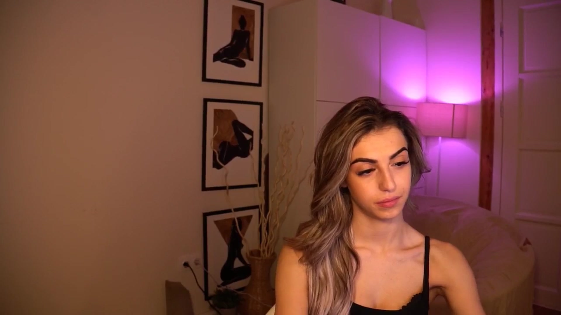 Gallery image thumbnail from lovlybambi's myfreecams stream on, 05/20/2024, 19:35 image 4 of 20