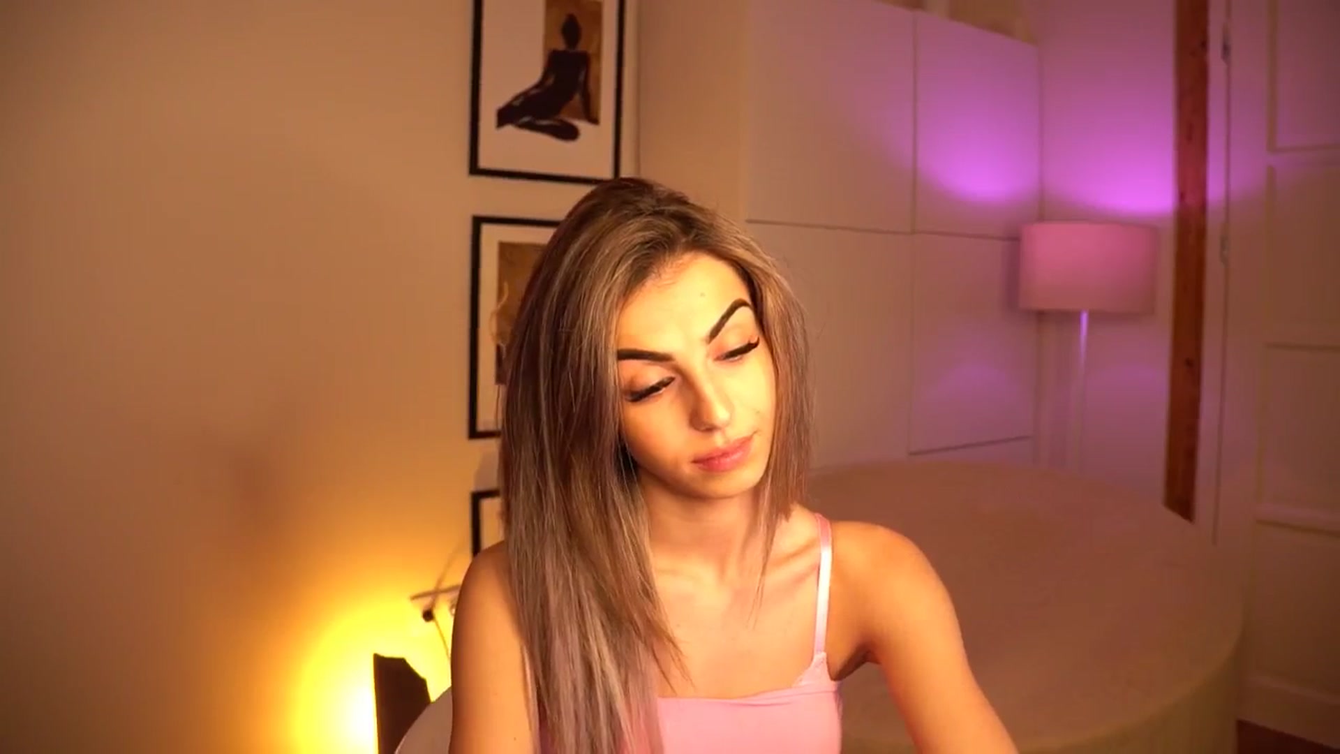 Gallery image thumbnail from lovlybambi's myfreecams stream on, 05/23/2024, 17:12 image 4 of 20