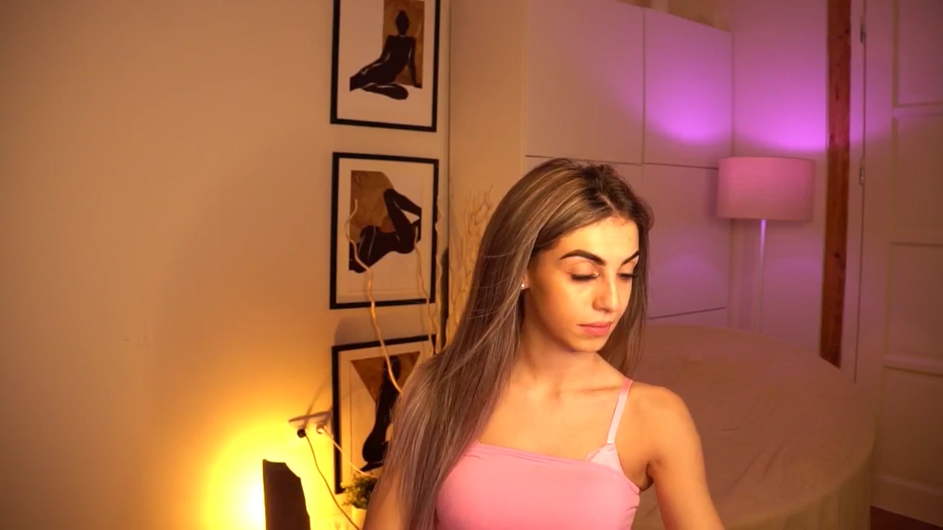 Gallery image thumbnail from lovlybambi's myfreecams stream on, 05/23/2024, 17:12 image 14 of 20