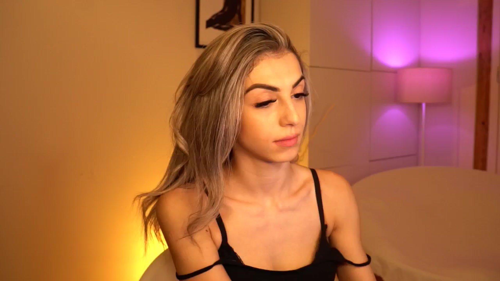 Gallery image thumbnail from lovlybambi's myfreecams stream on, 07/16/2024, 14:20 image 8 of 20