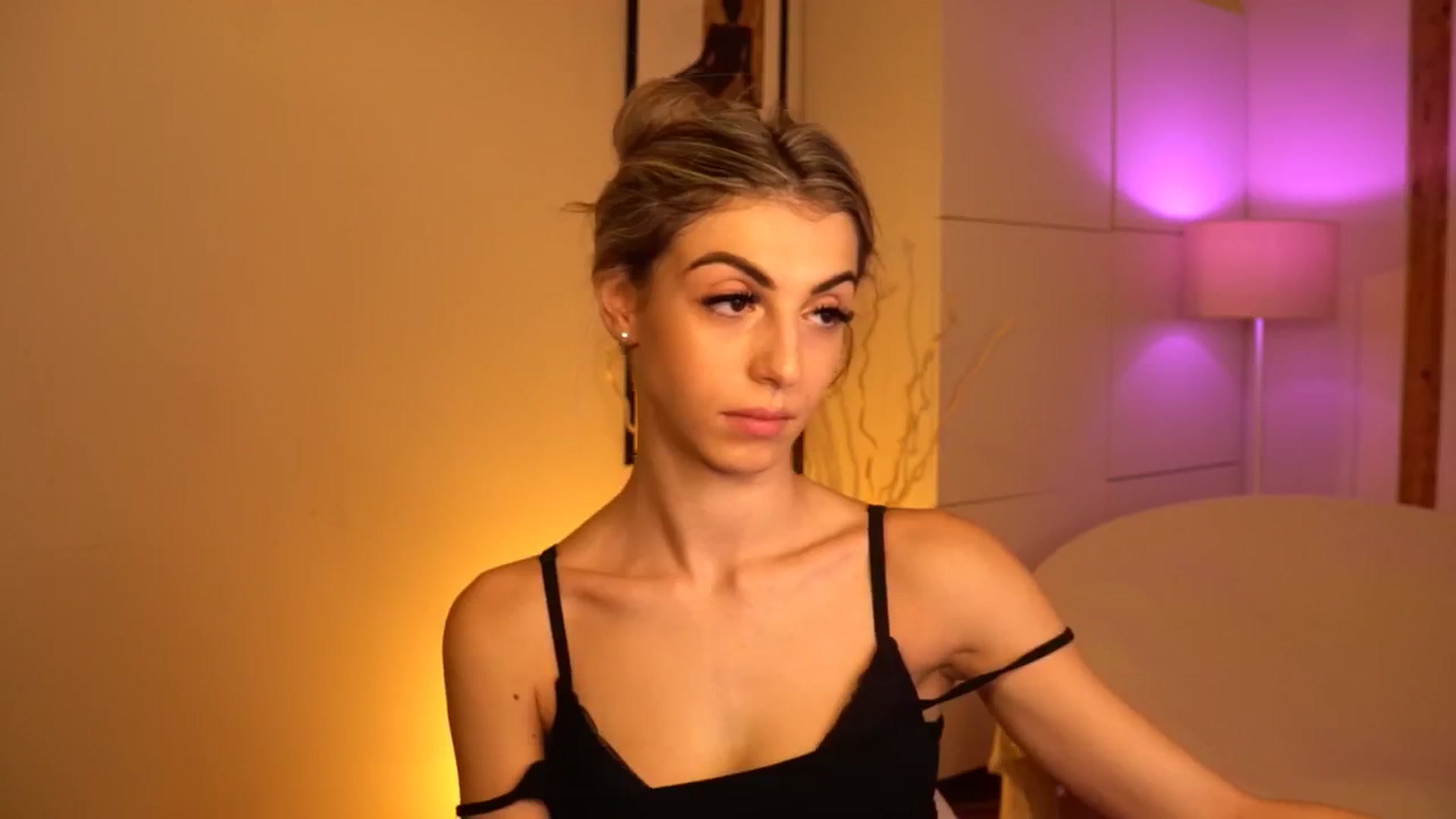 Gallery image thumbnail from lovlybambi's myfreecams stream on, 07/16/2024, 15:29 image 13 of 20
