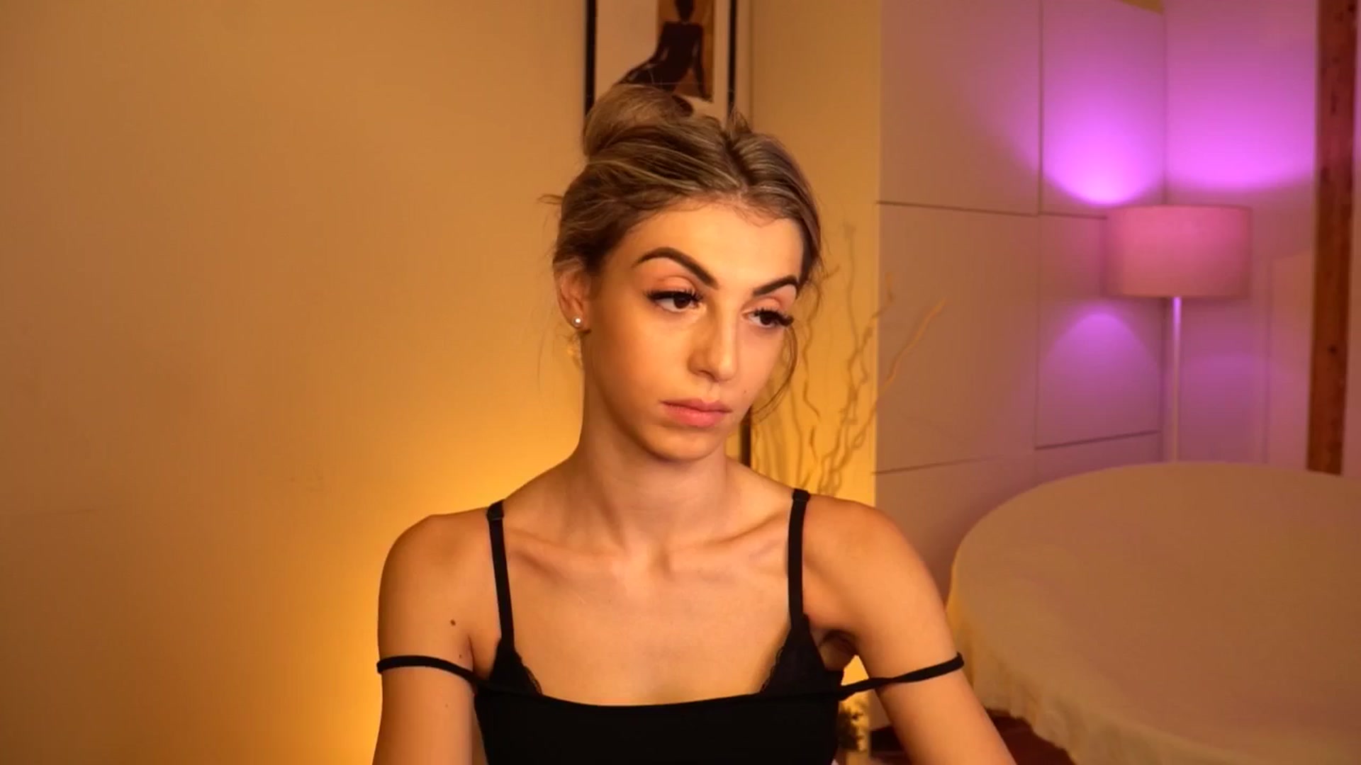 Gallery image thumbnail from lovlybambi's myfreecams stream on, 07/16/2024, 15:29 image 12 of 20