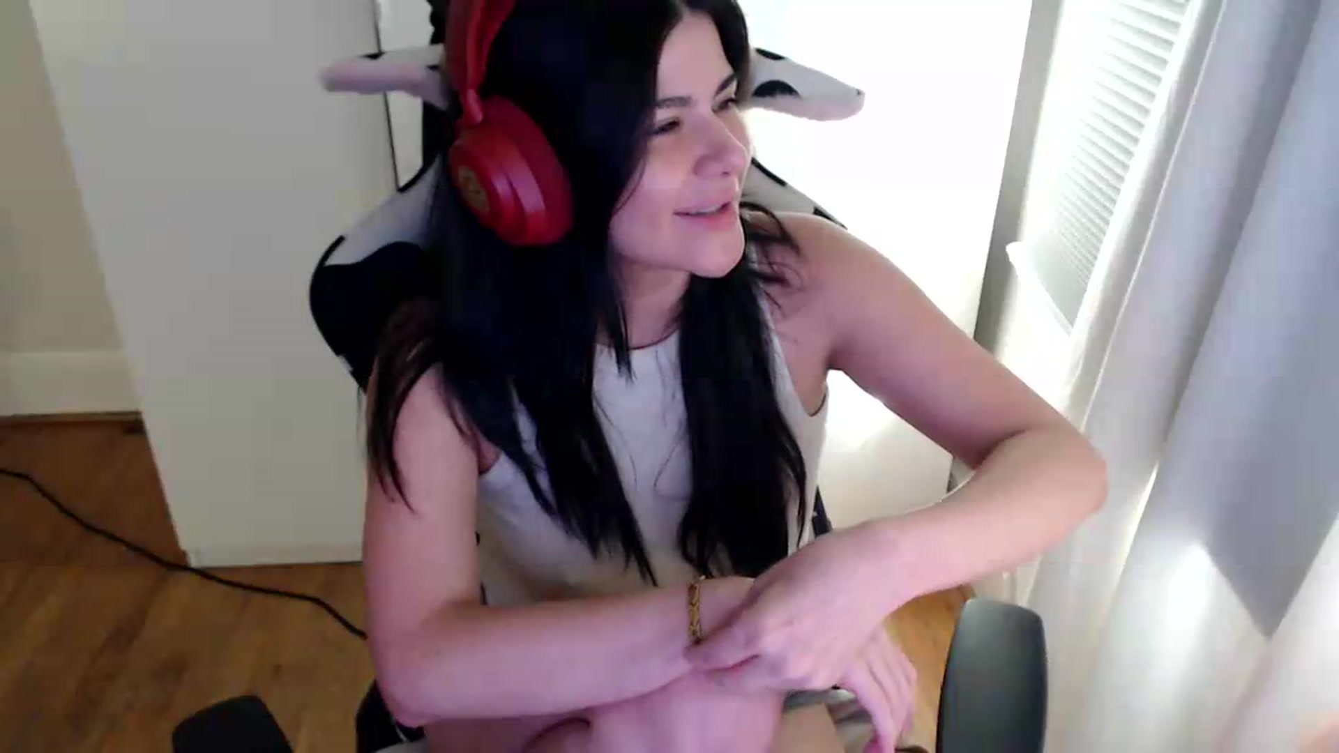 Gallery image thumbnail from lowbattery__'s myfreecams stream on, 08/09/2026, 16:33 image 4 of 20