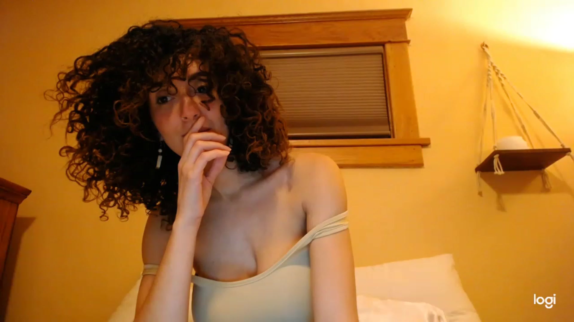 Gallery image thumbnail from luabelle's myfreecams stream on, 11/21/2022, 05:35 image 15 of 20