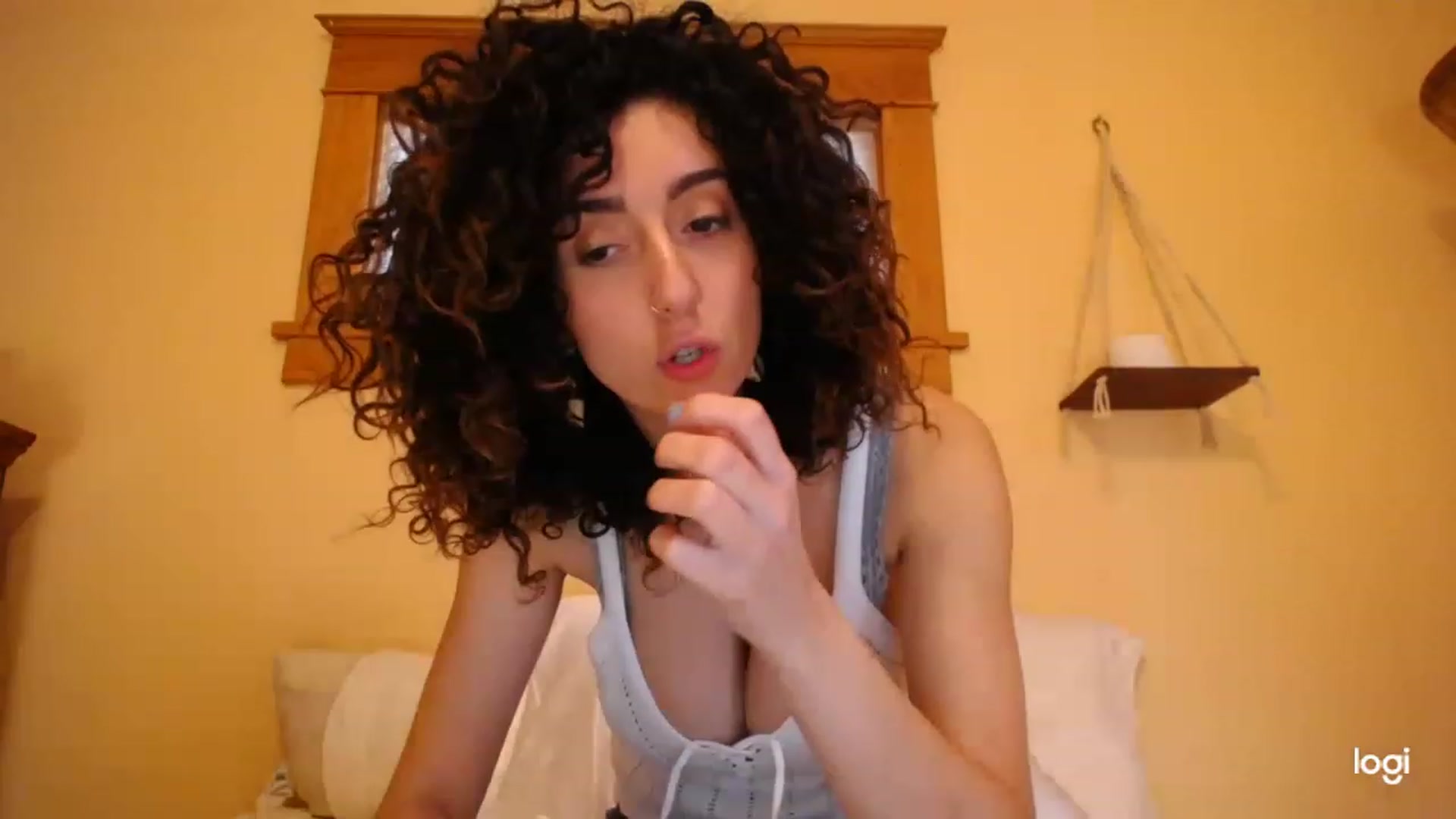 Gallery image thumbnail from luabelle's myfreecams stream on, 11/21/2022, 17:33 image 7 of 20