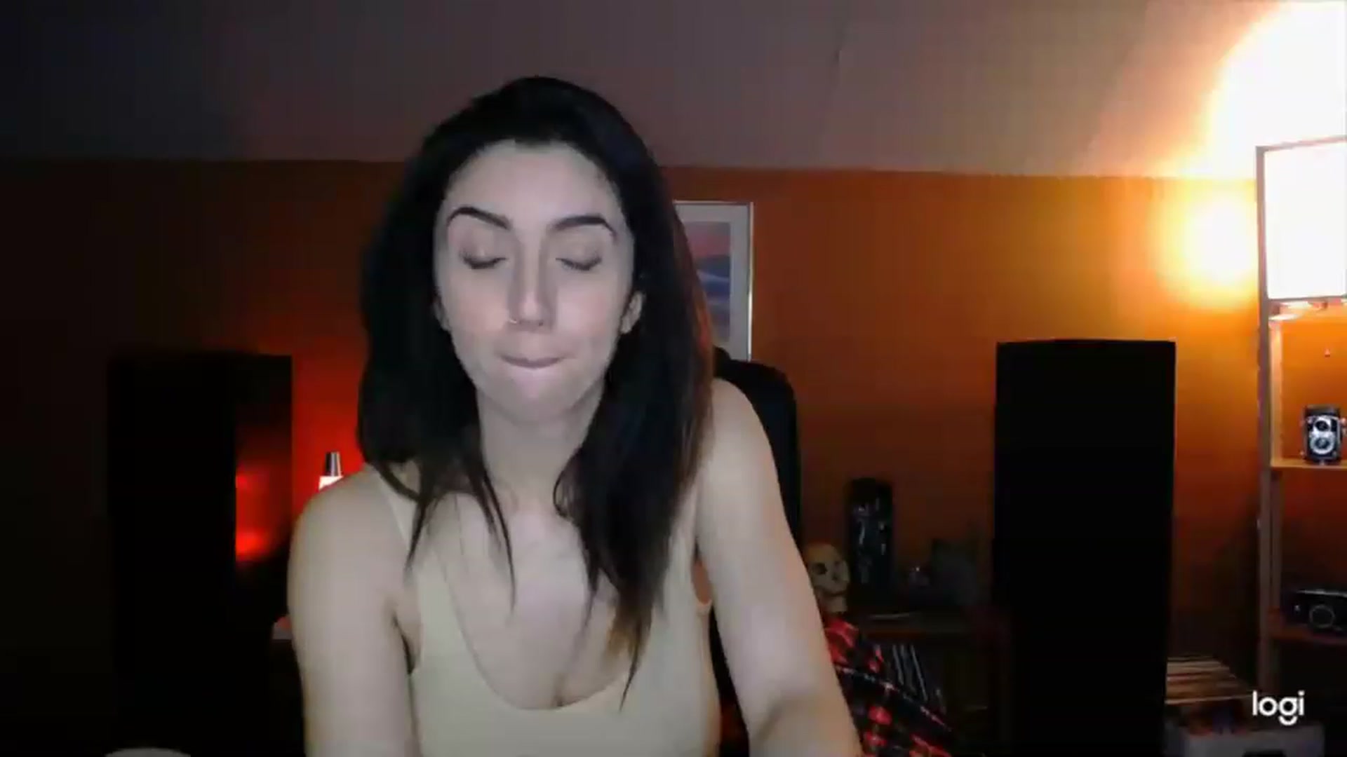Gallery image thumbnail from luabelle's myfreecams stream on, 12/06/2022, 02:55 image 16 of 20