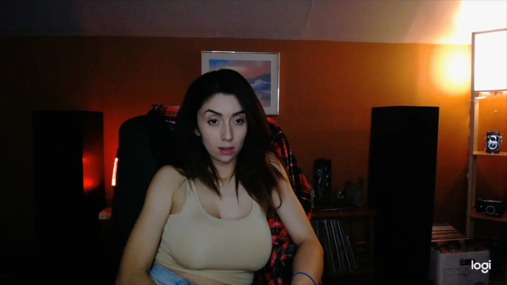 Gallery image thumbnail from luabelle's myfreecams stream on, 12/06/2022, 02:55 image 12 of 20