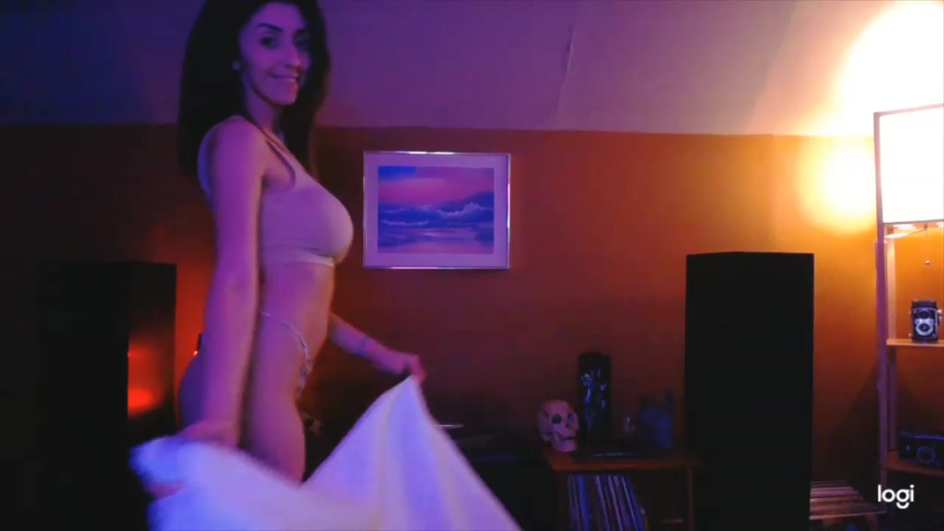 Gallery image thumbnail from luabelle's myfreecams stream on, 12/06/2022, 03:55 image 18 of 20
