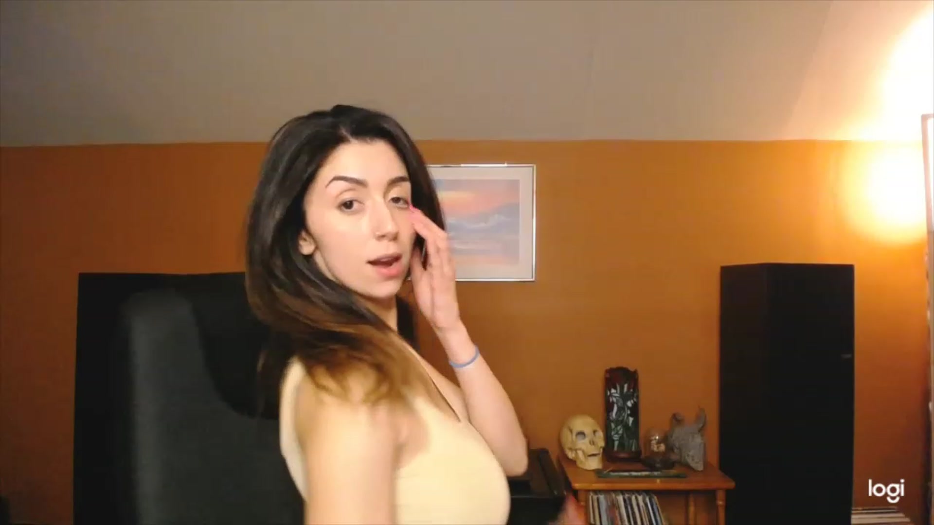 Gallery image thumbnail from luabelle's myfreecams stream on, 12/06/2022, 05:14 image 3 of 20