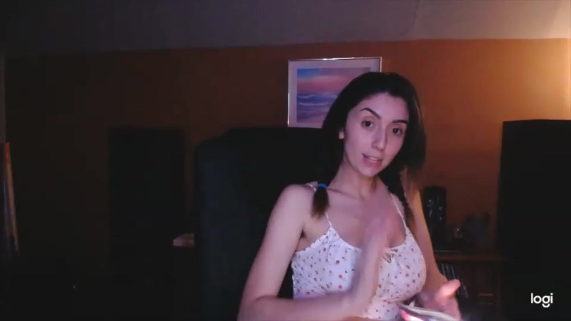 Gallery image thumbnail from luabelle's myfreecams stream on, 12/07/2022, 03:56 image 10 of 20