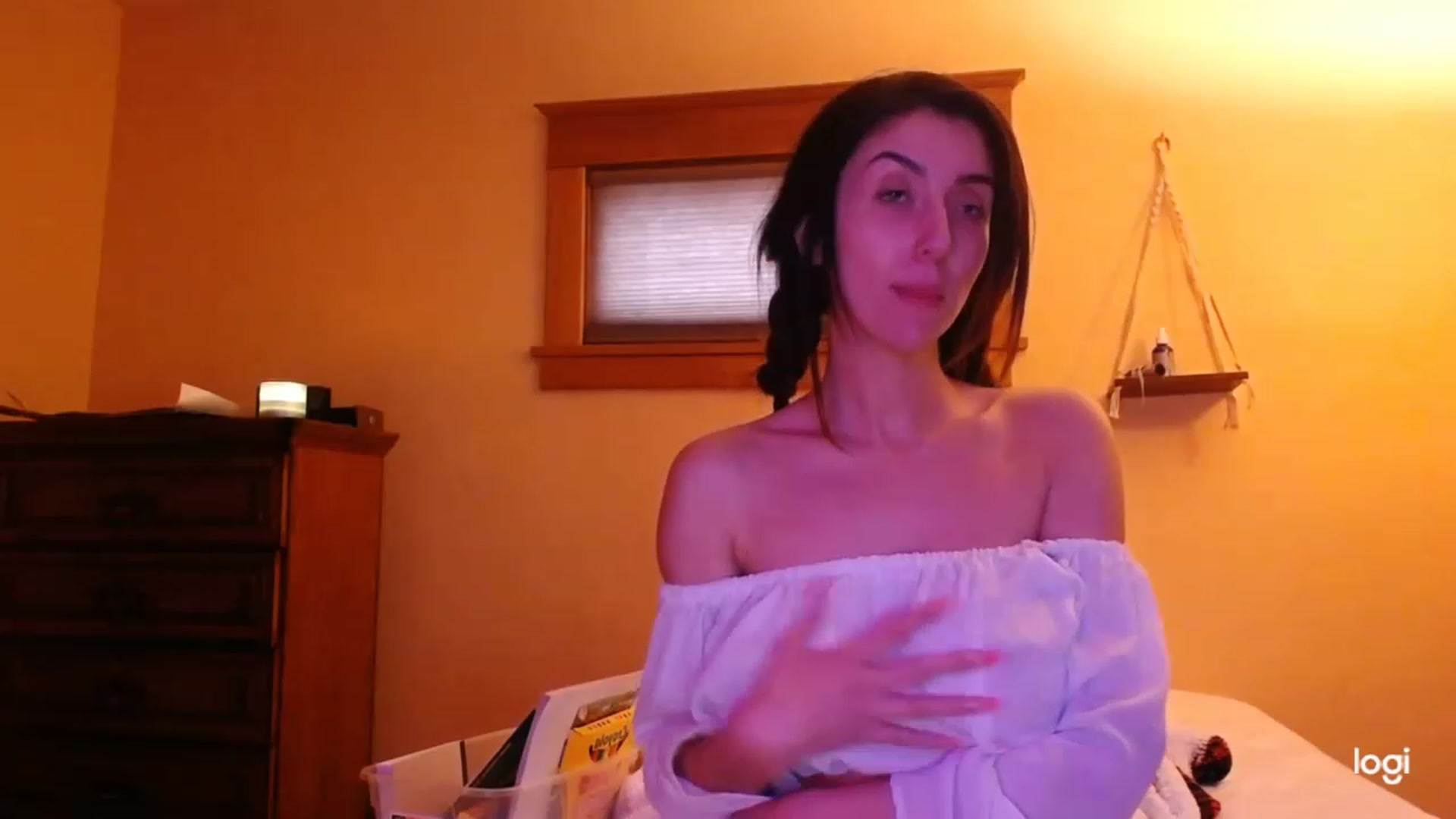 Gallery image thumbnail from luabelle's myfreecams stream on, 12/07/2022, 20:43 image 12 of 20