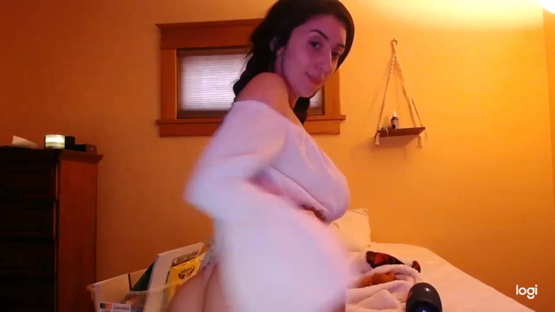 Gallery image thumbnail from luabelle's myfreecams stream on, 12/07/2022, 20:43 image 16 of 20