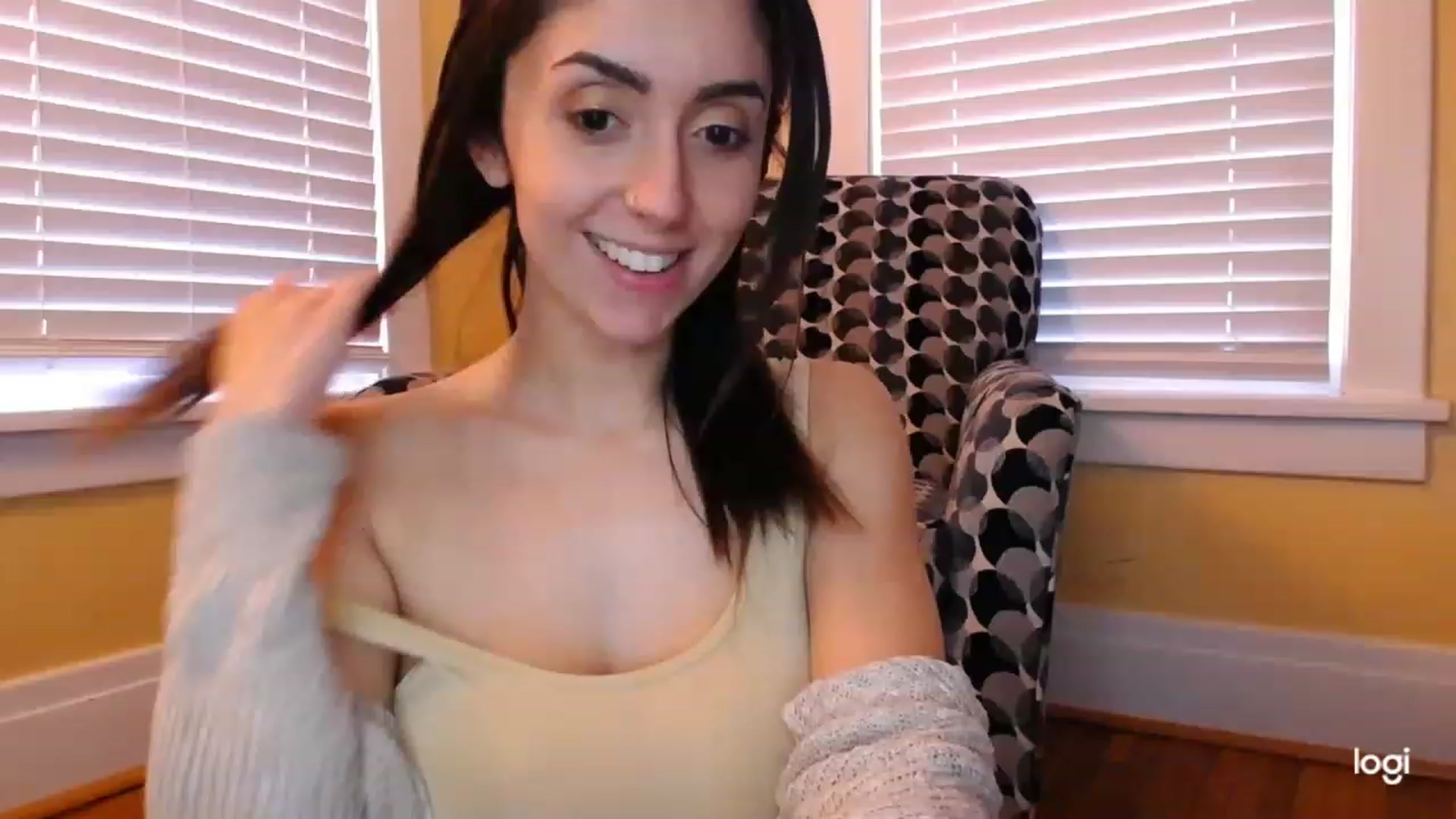 Gallery image thumbnail from luabelle's myfreecams stream on, 12/12/2022, 18:13 image 3 of 20