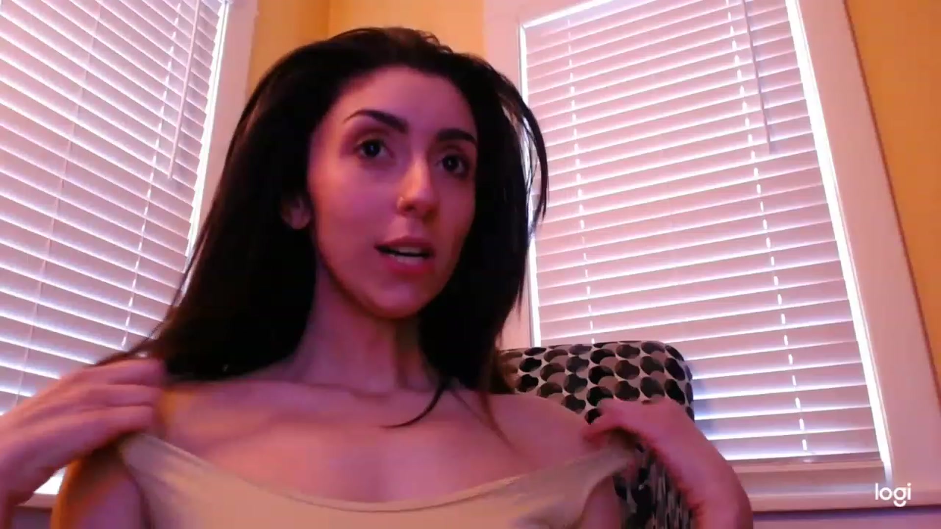 Gallery image thumbnail from luabelle's myfreecams stream on, 12/12/2022, 19:00 image 5 of 20