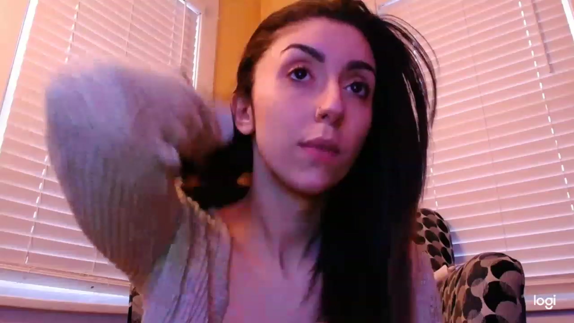 Gallery image thumbnail from luabelle's myfreecams stream on, 12/12/2022, 20:34 image 19 of 20