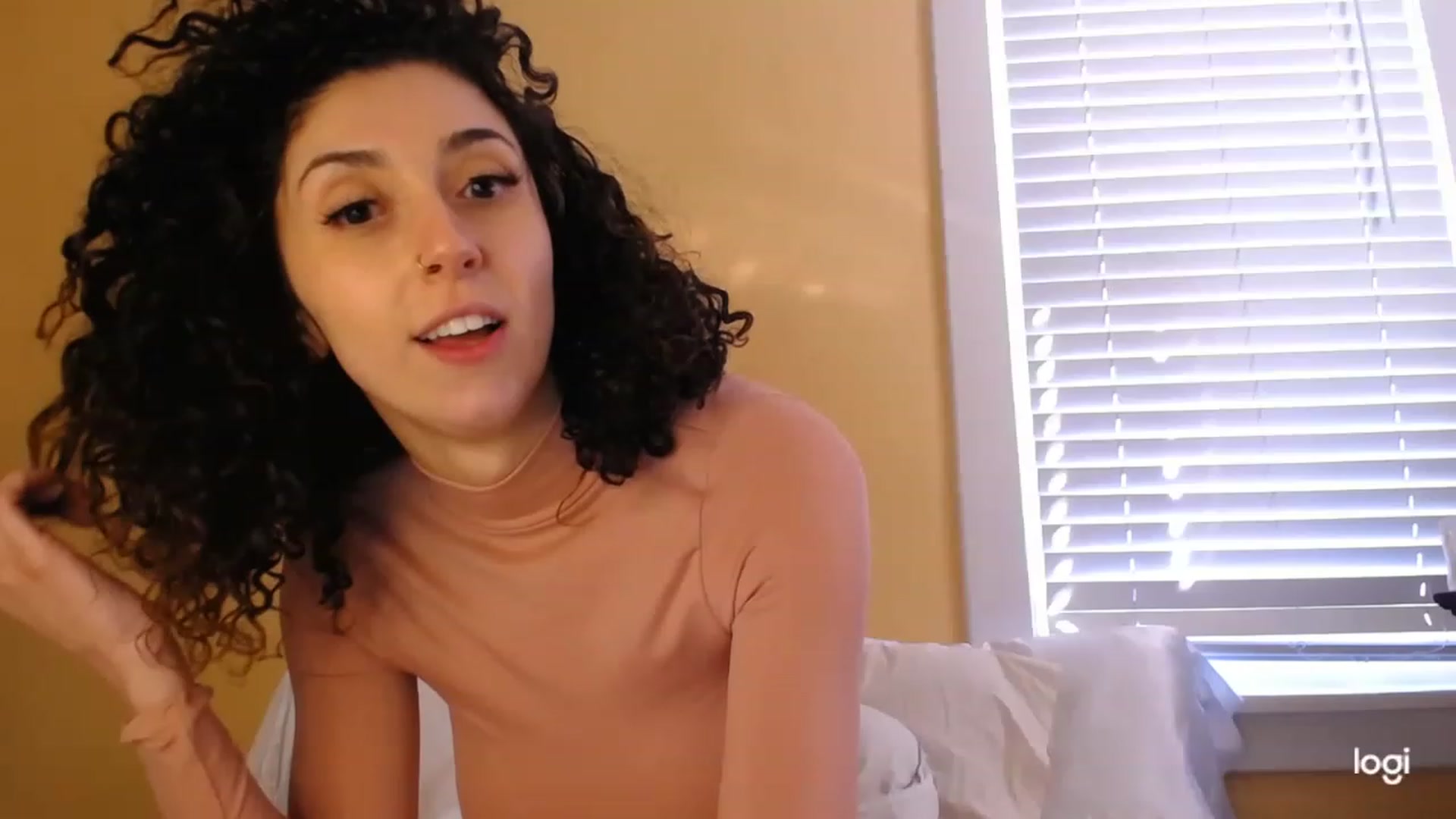 Gallery image thumbnail from luabelle's myfreecams stream on, 02/01/2023, 19:59 image 7 of 20