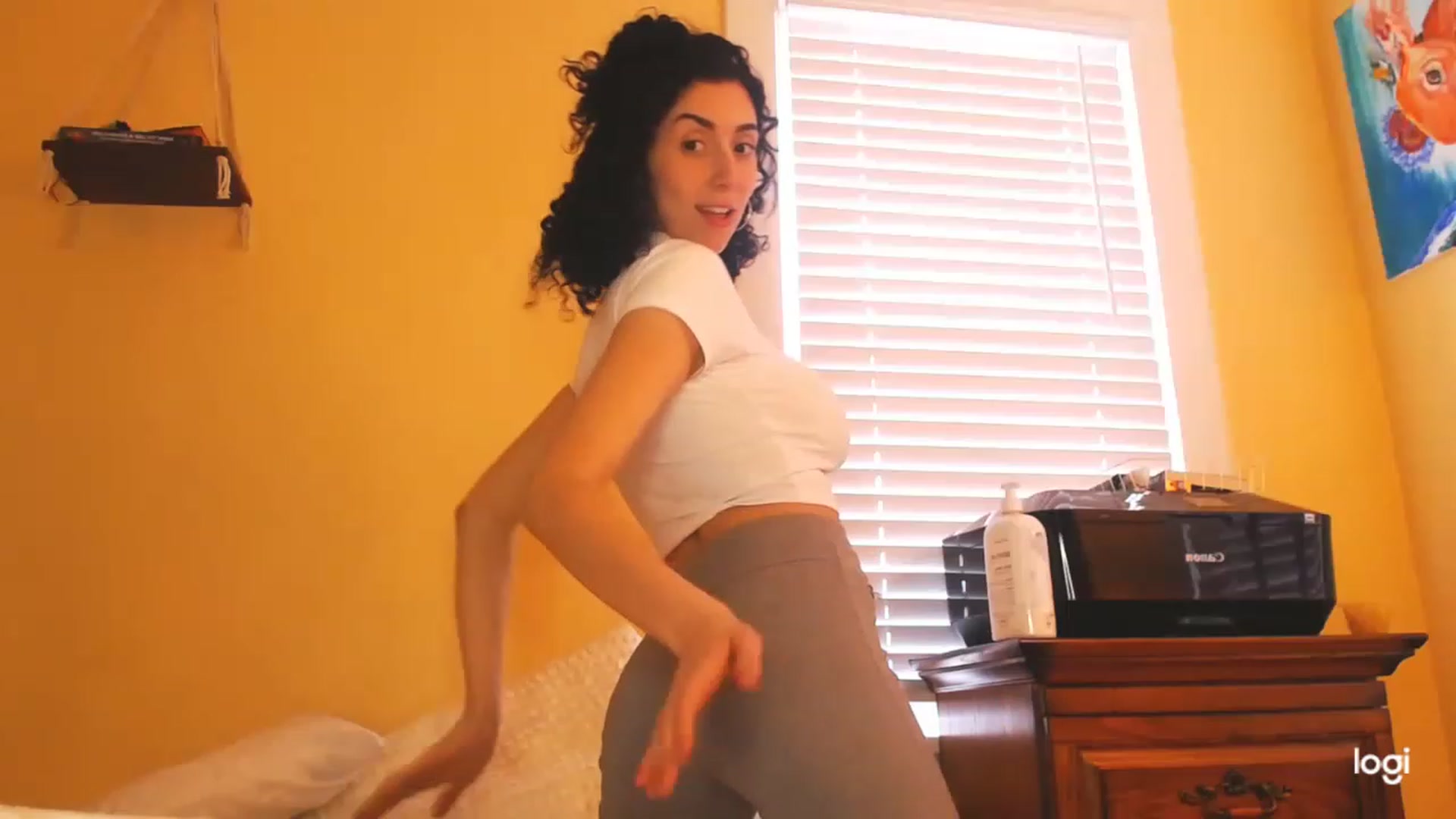 Gallery image thumbnail from luabelle's myfreecams stream on, 02/06/2023, 17:38 image 8 of 20