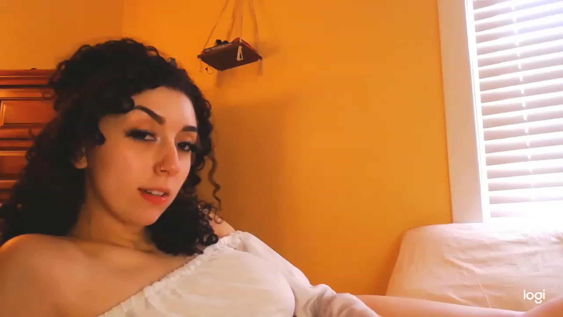 Gallery image thumbnail from luabelle's myfreecams stream on, 03/22/2023, 17:35 image 17 of 20