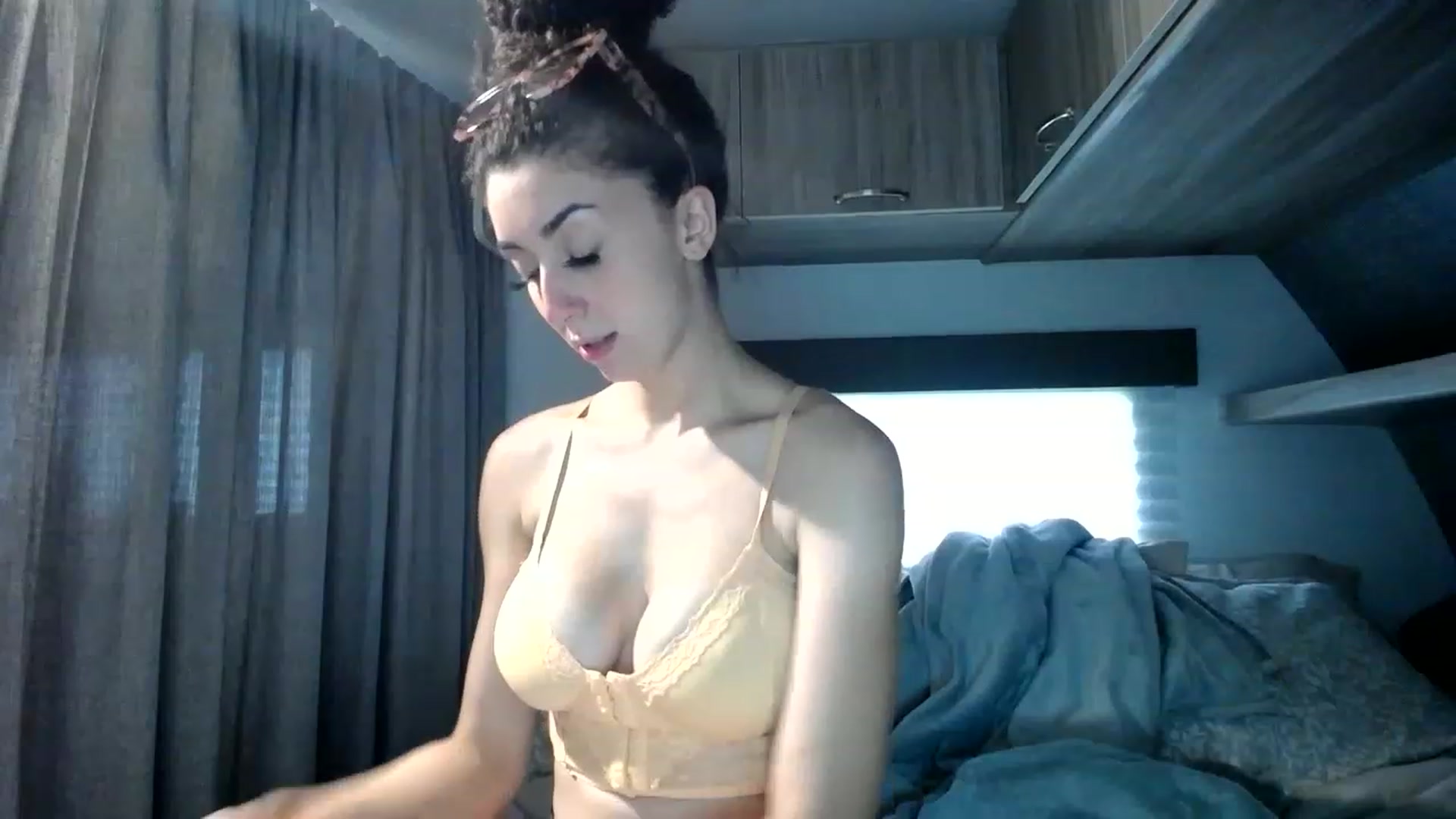 Gallery image thumbnail from luabelle's myfreecams stream on, 05/19/2023, 21:25 image 9 of 20