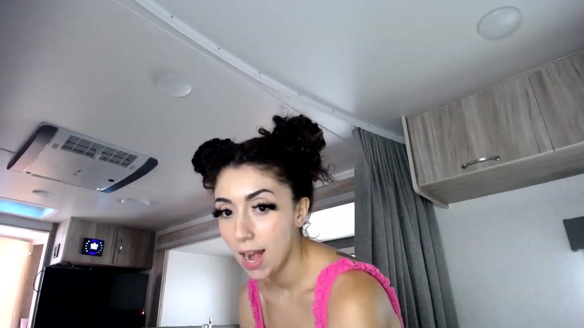 Gallery image thumbnail from luabelle's myfreecams stream on, 05/25/2023, 20:09 image 12 of 20