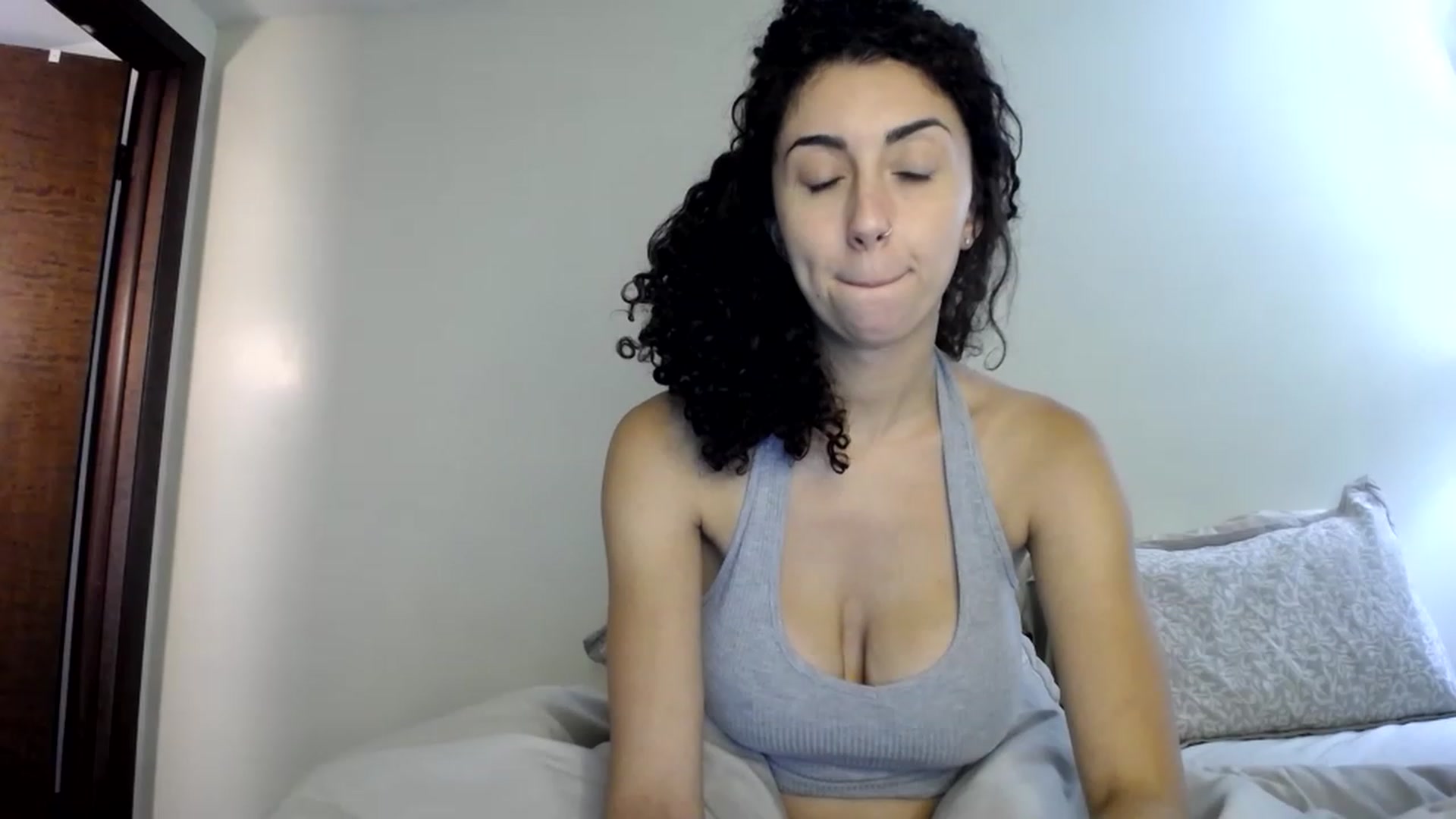 Gallery image thumbnail from luabelle's myfreecams stream on, 06/14/2023, 19:37 image 17 of 20