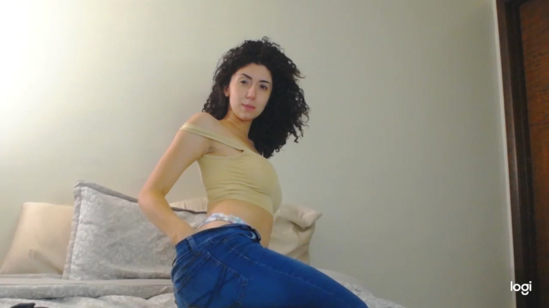 Gallery image thumbnail from luabelle's myfreecams stream on, 06/16/2023, 21:21 image 9 of 20