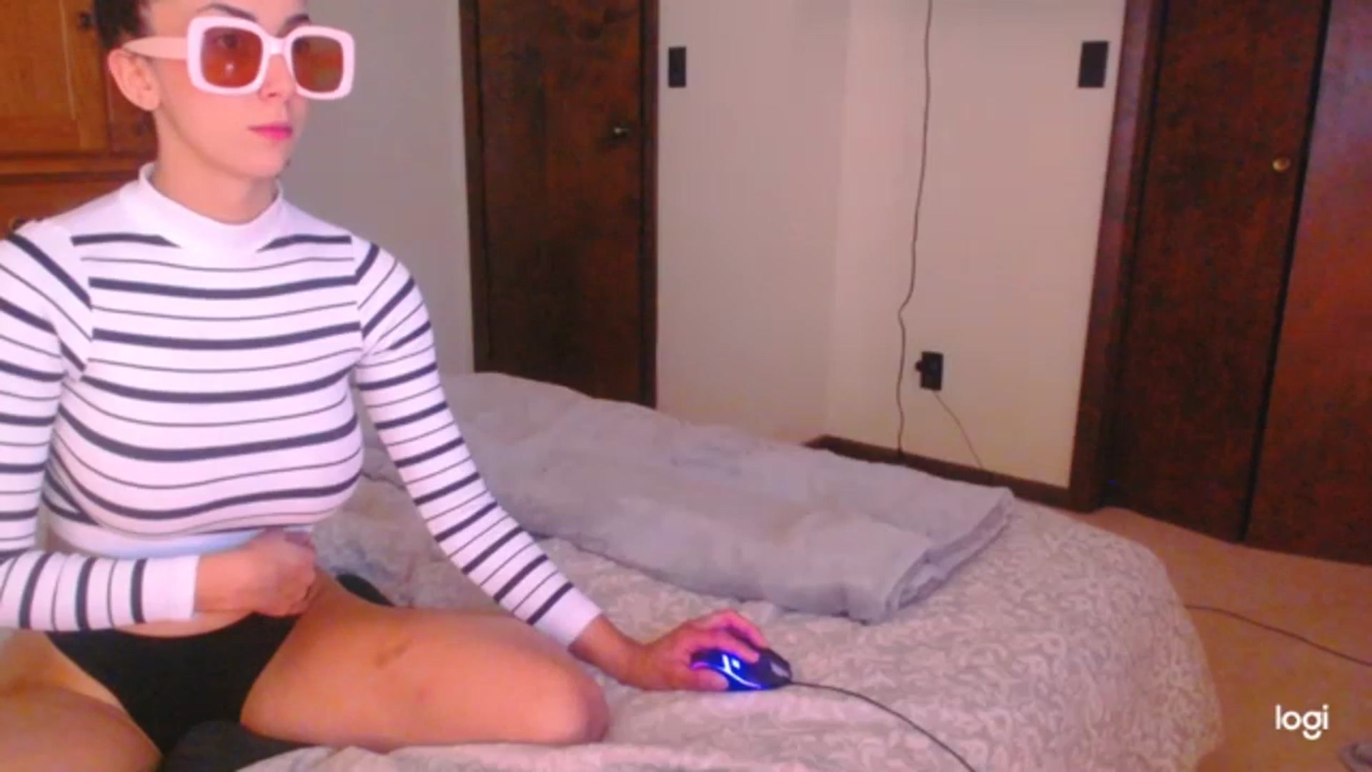 Gallery image thumbnail from luabelle's myfreecams stream on, 07/10/2023, 20:56 image 19 of 20