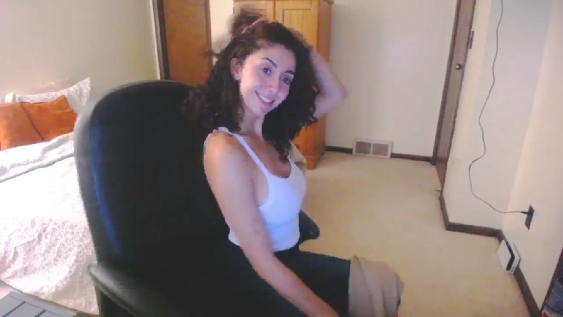 Gallery image thumbnail from luabelle's myfreecams stream on, 07/15/2023, 16:27 image 8 of 20