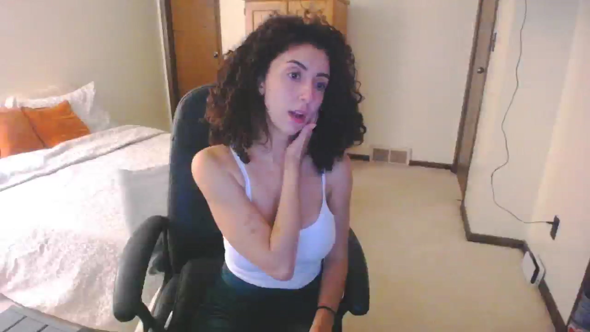 Gallery image thumbnail from luabelle's myfreecams stream on, 07/15/2023, 16:27 image 9 of 20